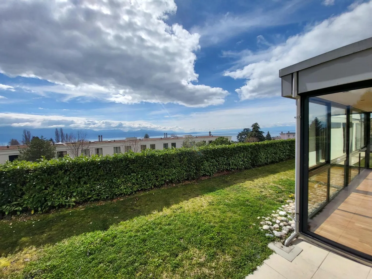 Luxuswohnung mit Seeblick - Foto 1 von 13