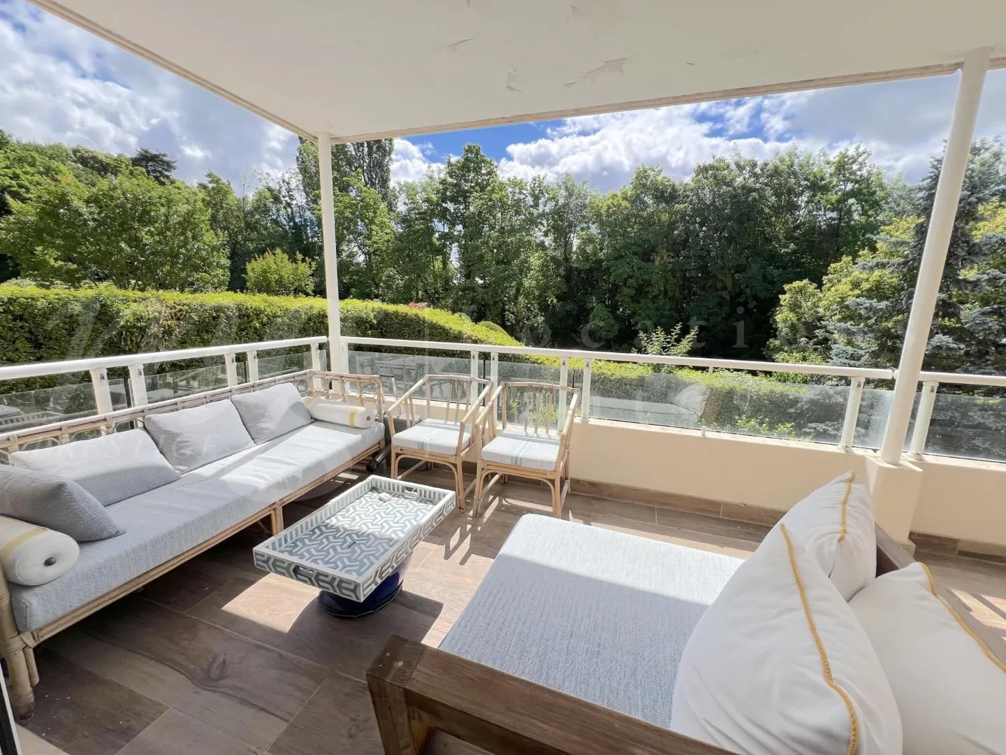 SUPERB 7-ZIMMER-WOHNUNG VON 250 m2 MIT GROSSER TERRASSE - 3 BALKONE UND AUSSICHT - Foto 2 von 12