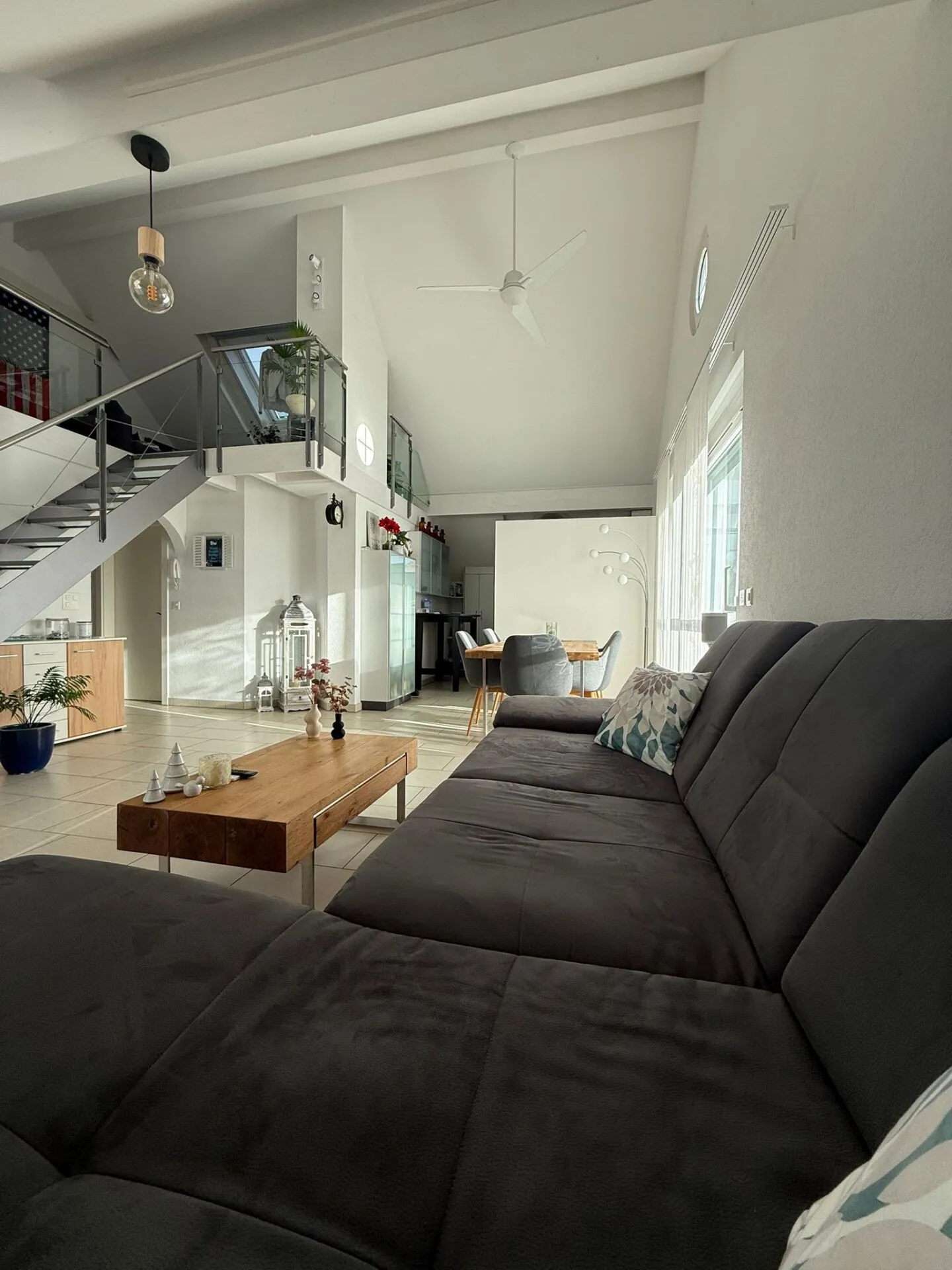 Bellissimo attico di 4,5 stanze con grande terrazza - Foto 2 di 11