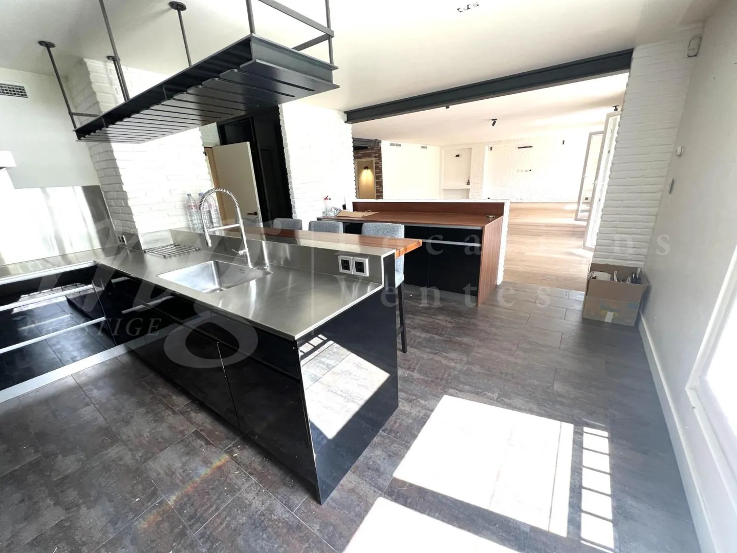 SUPERB 7-ZIMMER-WOHNUNG VON 250 m2 MIT GROSSER TERRASSE - 3 BALKONE UND AUSSICHT - Foto 9 von 12