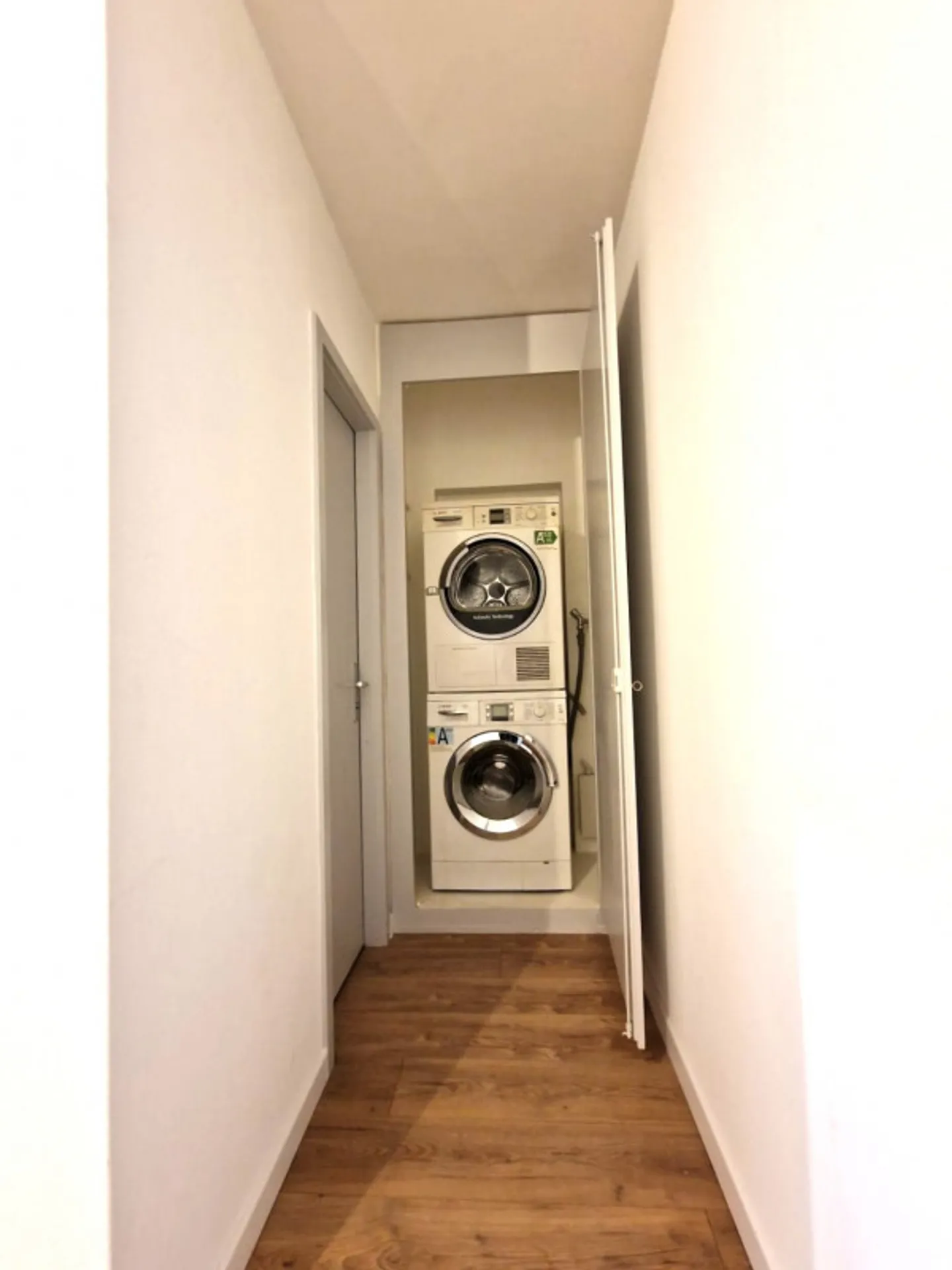 Comfortable 5-room fully renovated apartment, pleasant residence, Collonge Bellerive - Photo 7 of 12