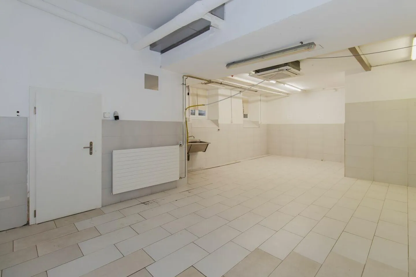 Commercial premises in a central location - Photo 5 of 9