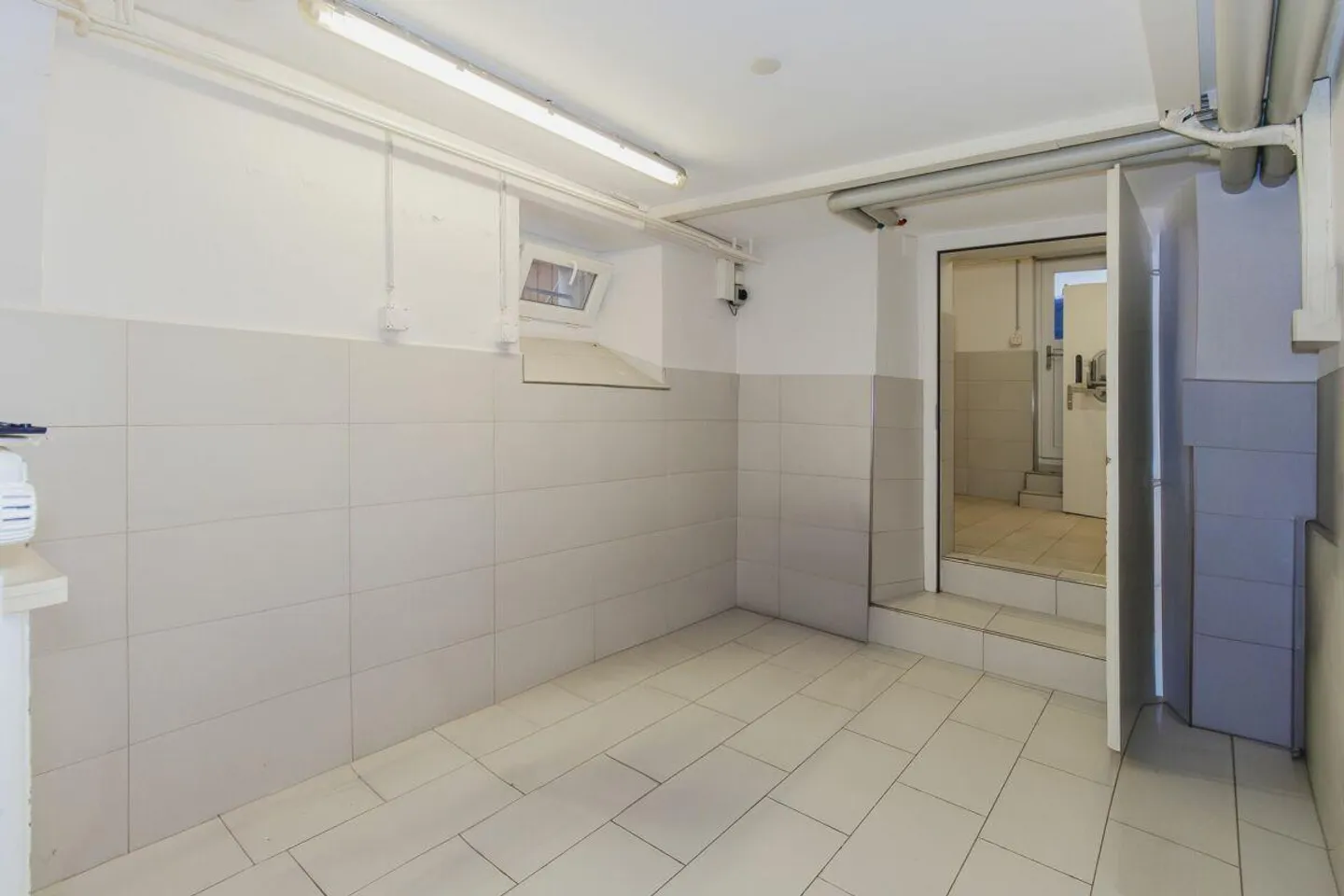 Commercial premises in a central location - Photo 6 of 9