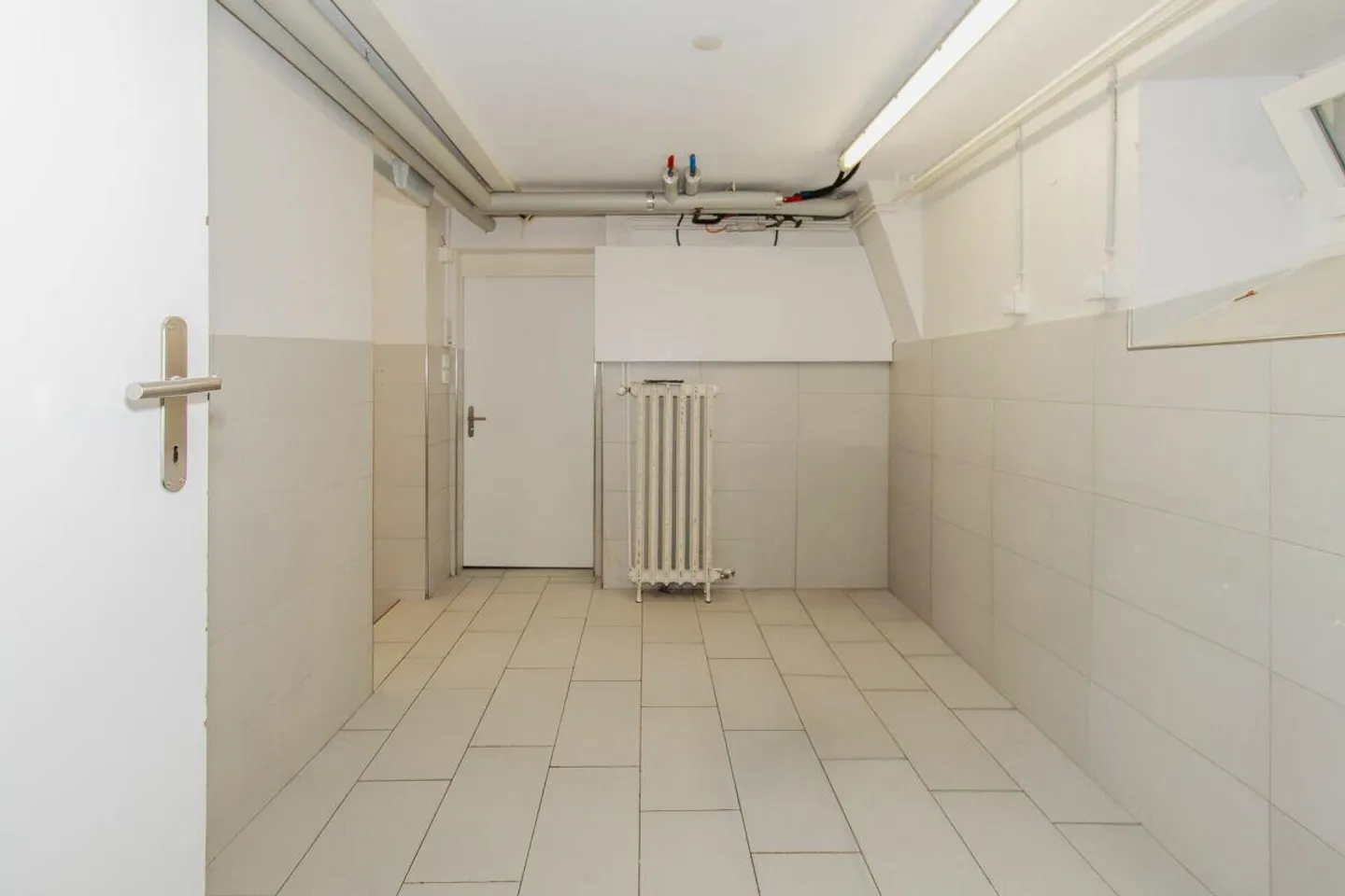 Commercial premises in a central location - Photo 7 of 9