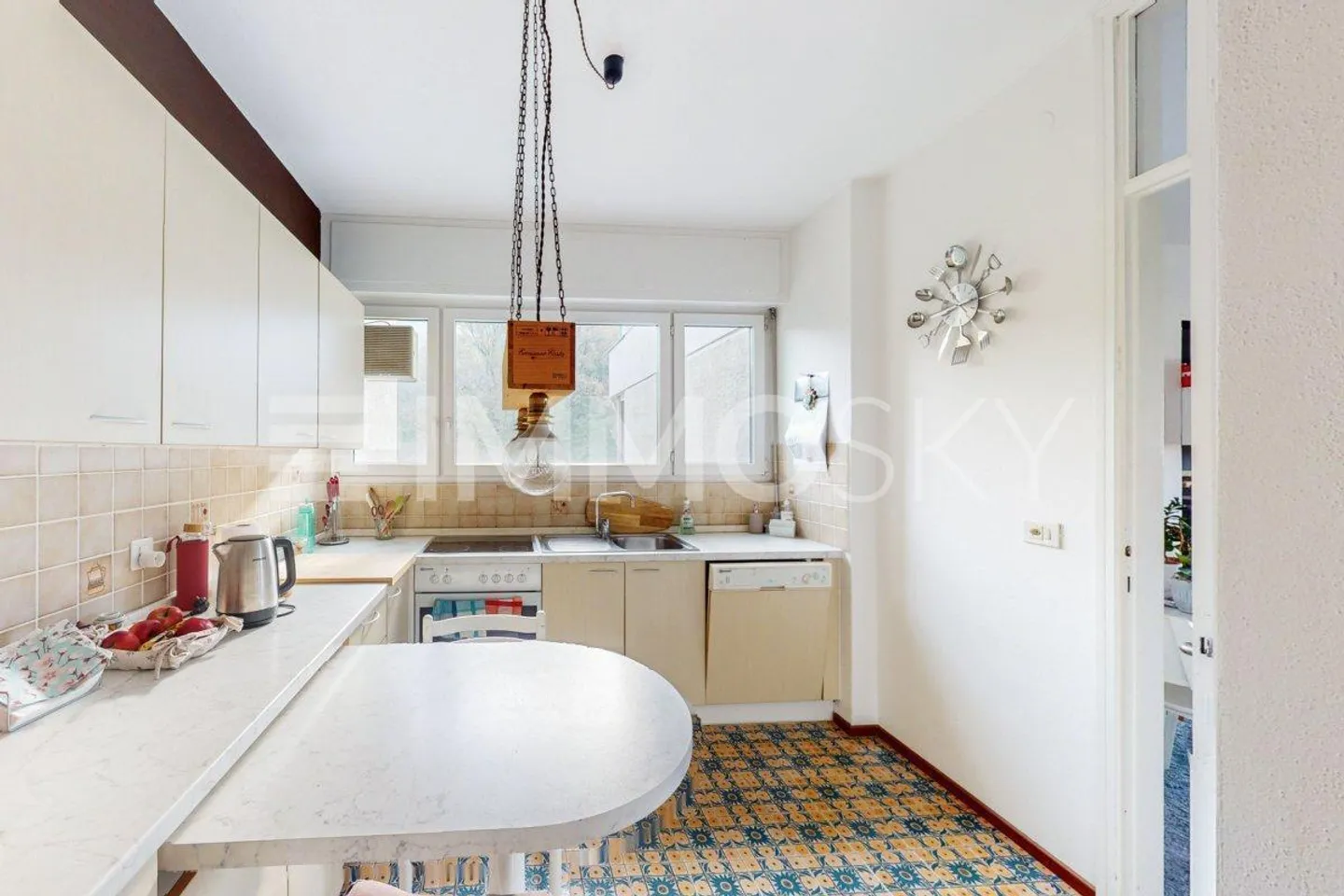 Ungioiello a reddito a pochi passi dal lago ! - Photo 2 of 5