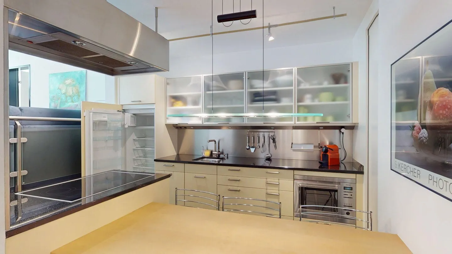 Renovated 2.5-room apartment in Tga Clo - Photo 2 of 9