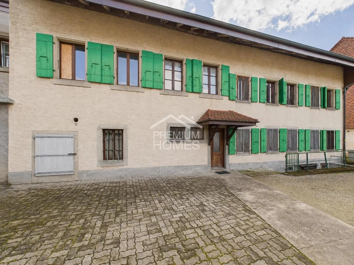 Proprietà Mista nel Centro Villaggio - Foto 1 di 13