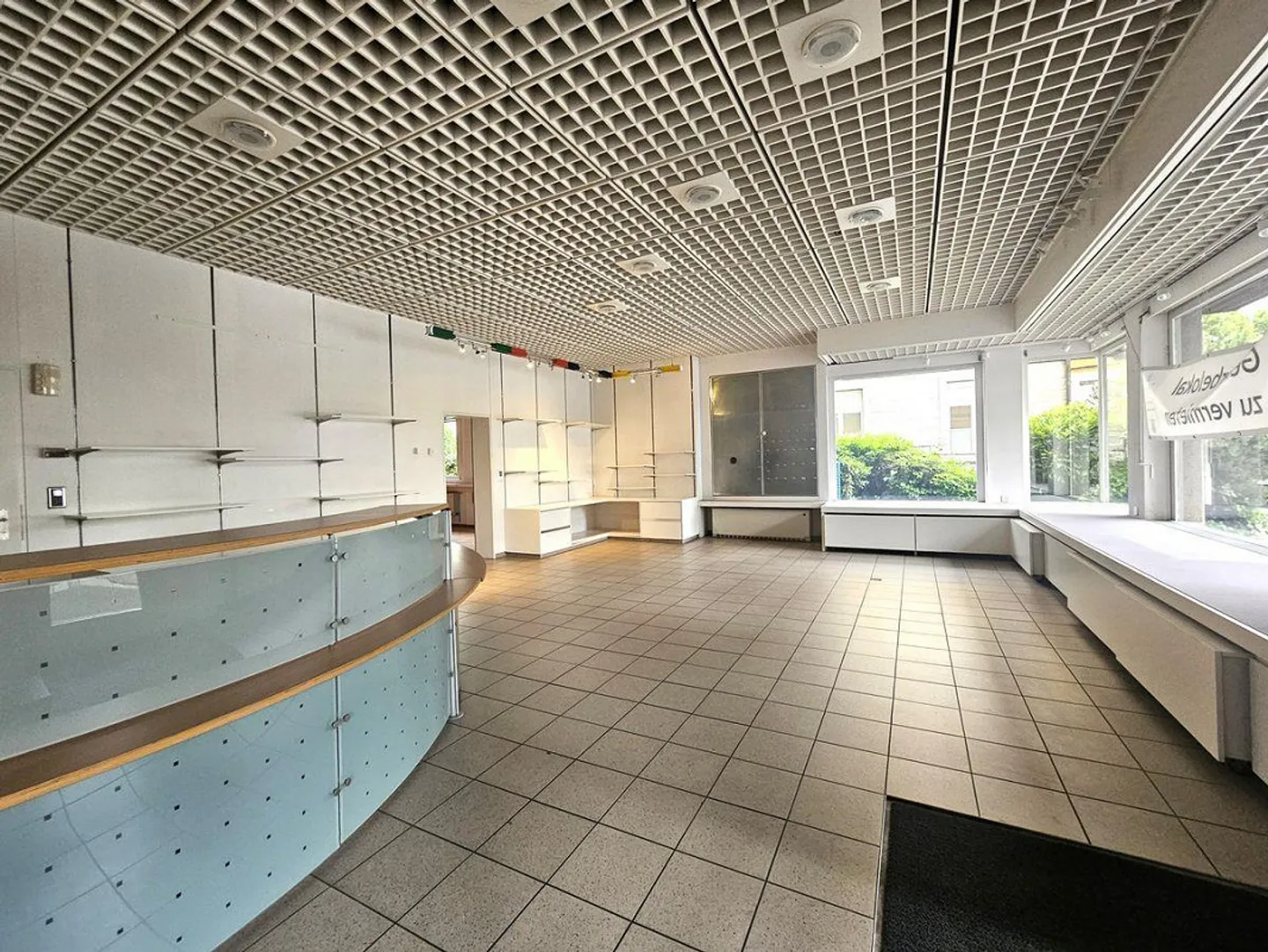IL VOSTRO NUOVO INDIRIZZO COMMERCIALE DIRETTAMENTE ALLA STAZIONE - Foto 2 di 13