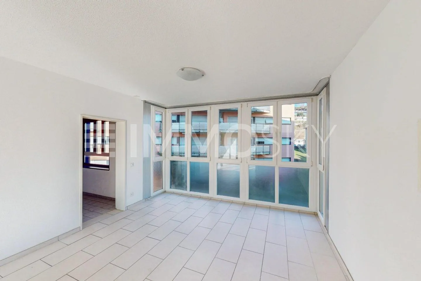 Sunny and bright with private parking - Photo 1 of 5