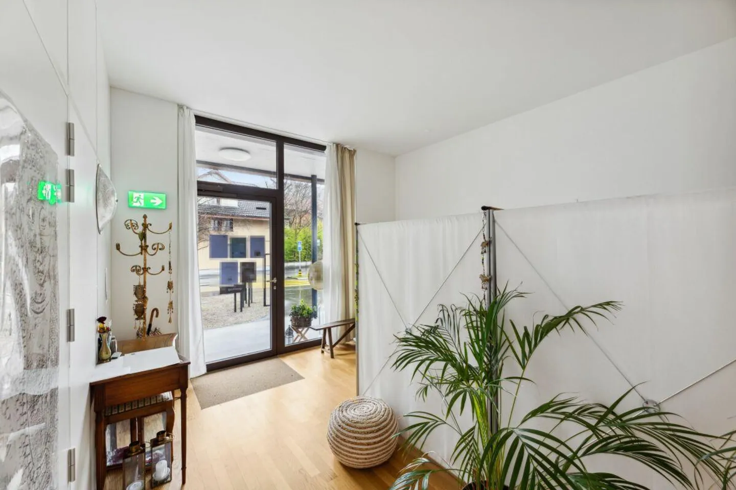 Bureau lumineux | espace atelier à louer directement au rond-point ! - Photo 5 sur 7