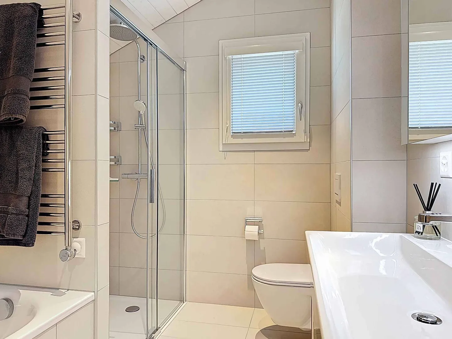 Semi-detached house for sale - Photo 8 of 11