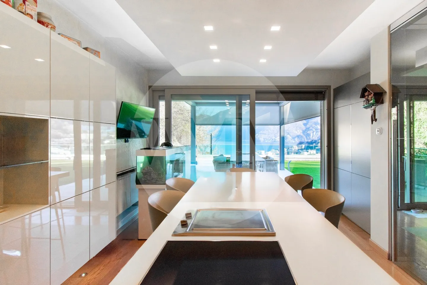 Exclusive Villa with Lake View - Photo 5 of 17