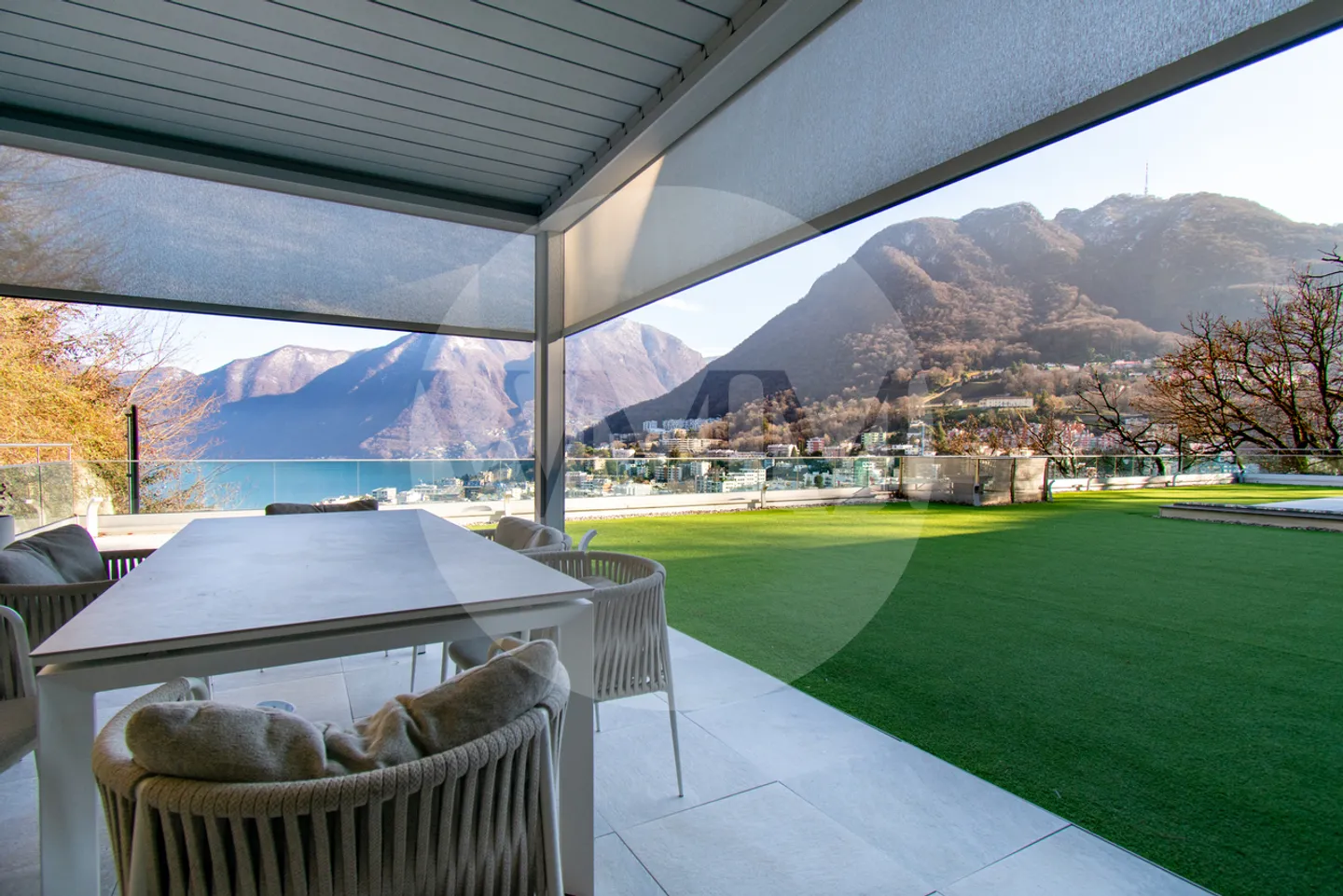 Exclusive Villa with Lake View - Photo 6 of 17