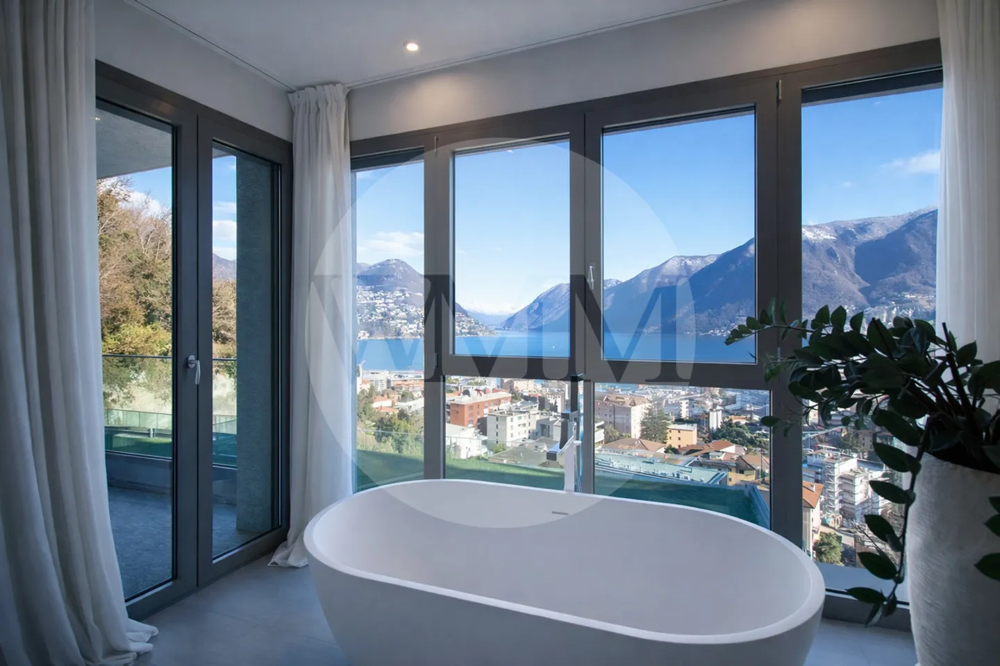 Exclusive Villa with Lake View - Photo 14 of 17