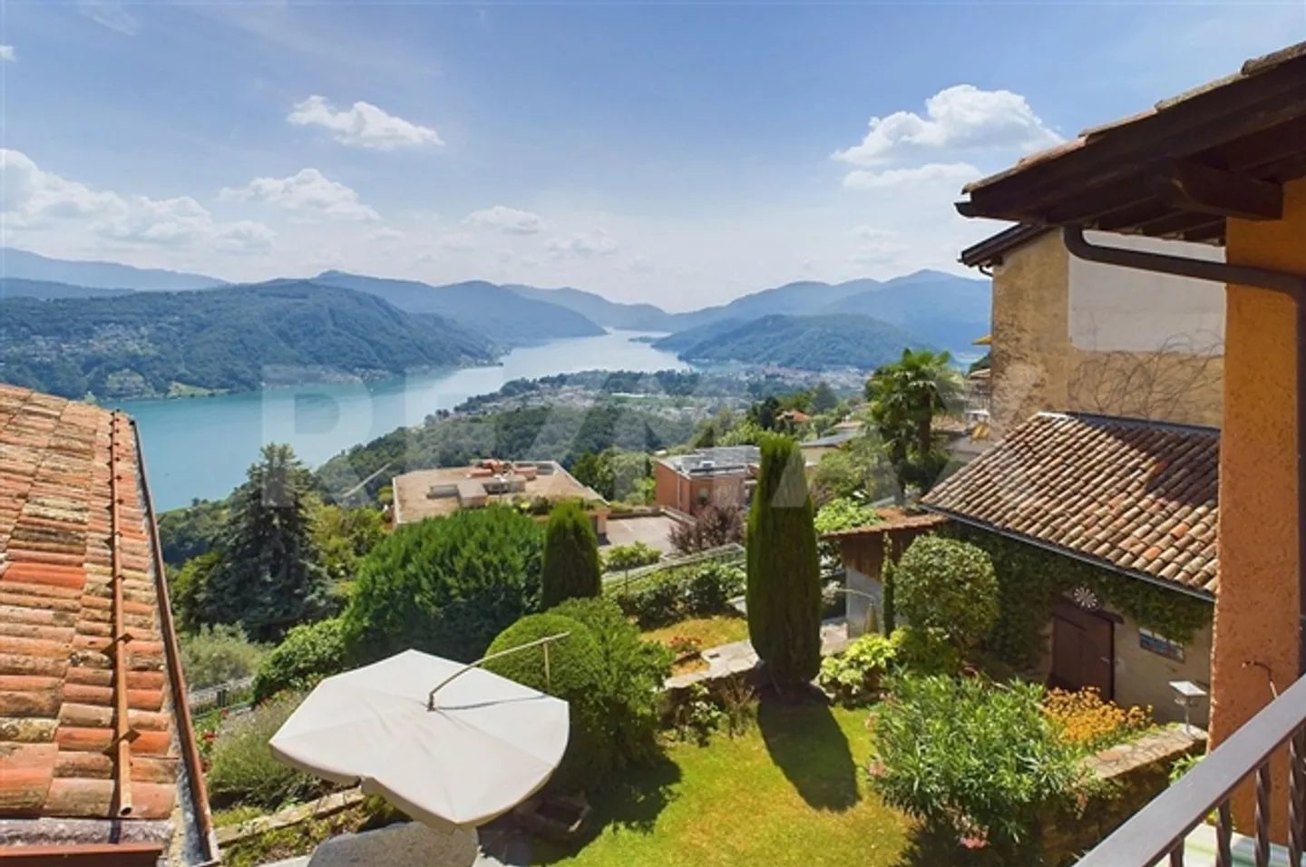 Casa singola di 7 stanze - Foto 1 di 13