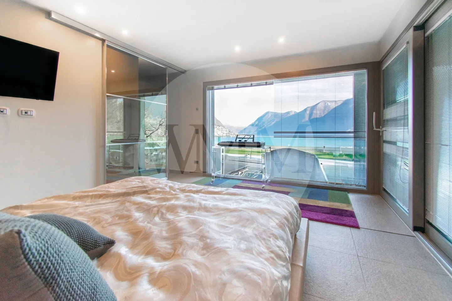 Exclusive Villa with Lake View - Photo 10 of 17