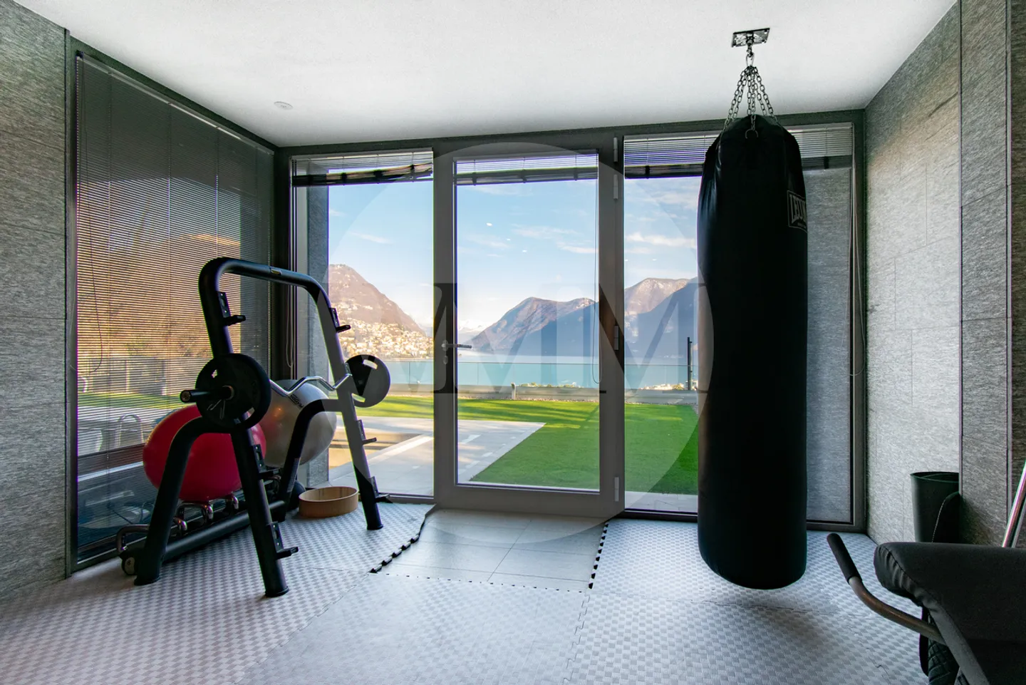 Exclusive Villa with Lake View - Photo 11 of 17