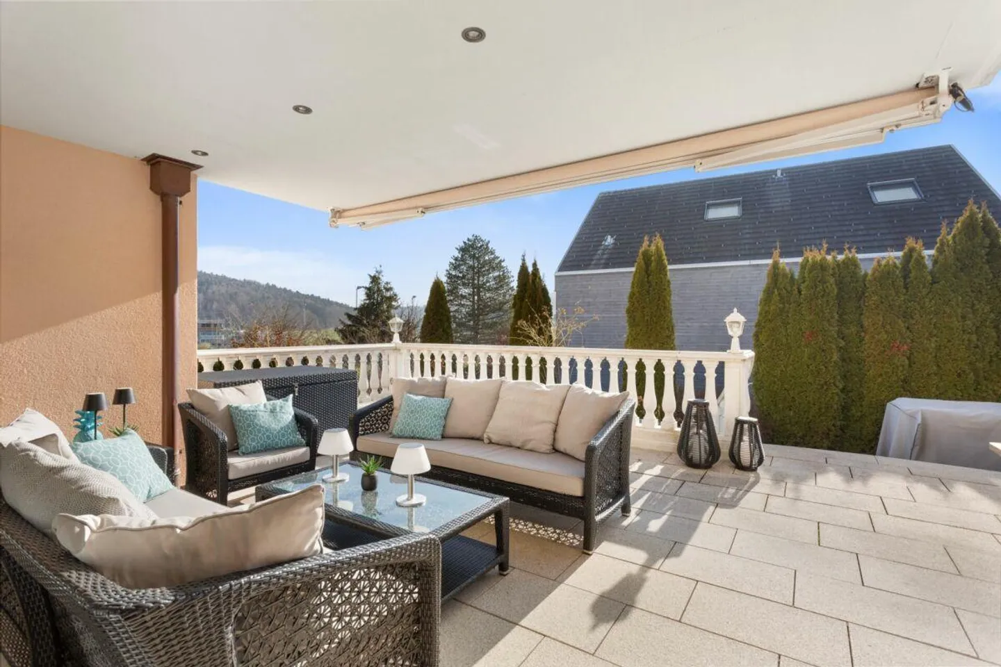 Sun, Privacy, Generosity - a unique multi-generational house - Photo 4 of 11