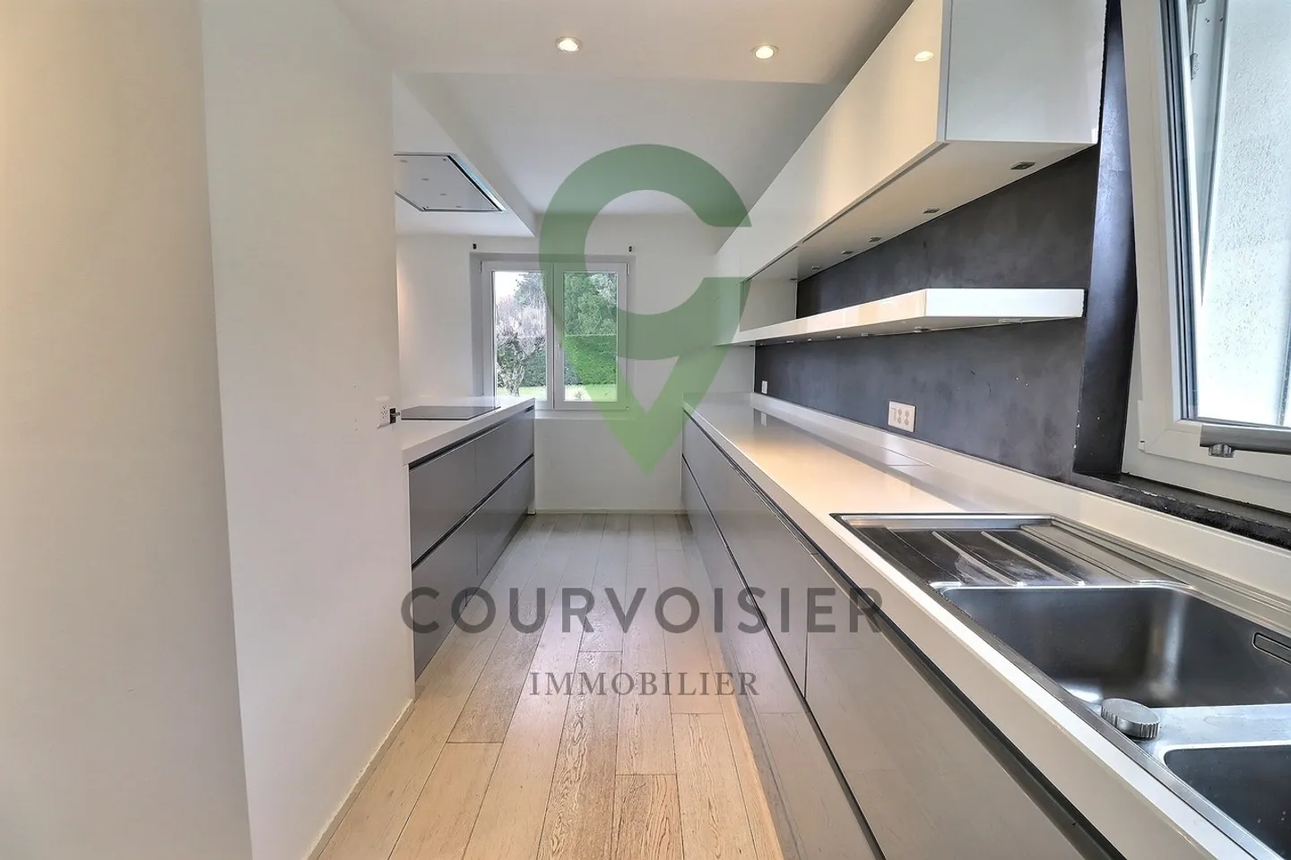 Renovierte Einfamilienvilla mit Pool im Herzen von Penthalaz - Foto 3 von 15