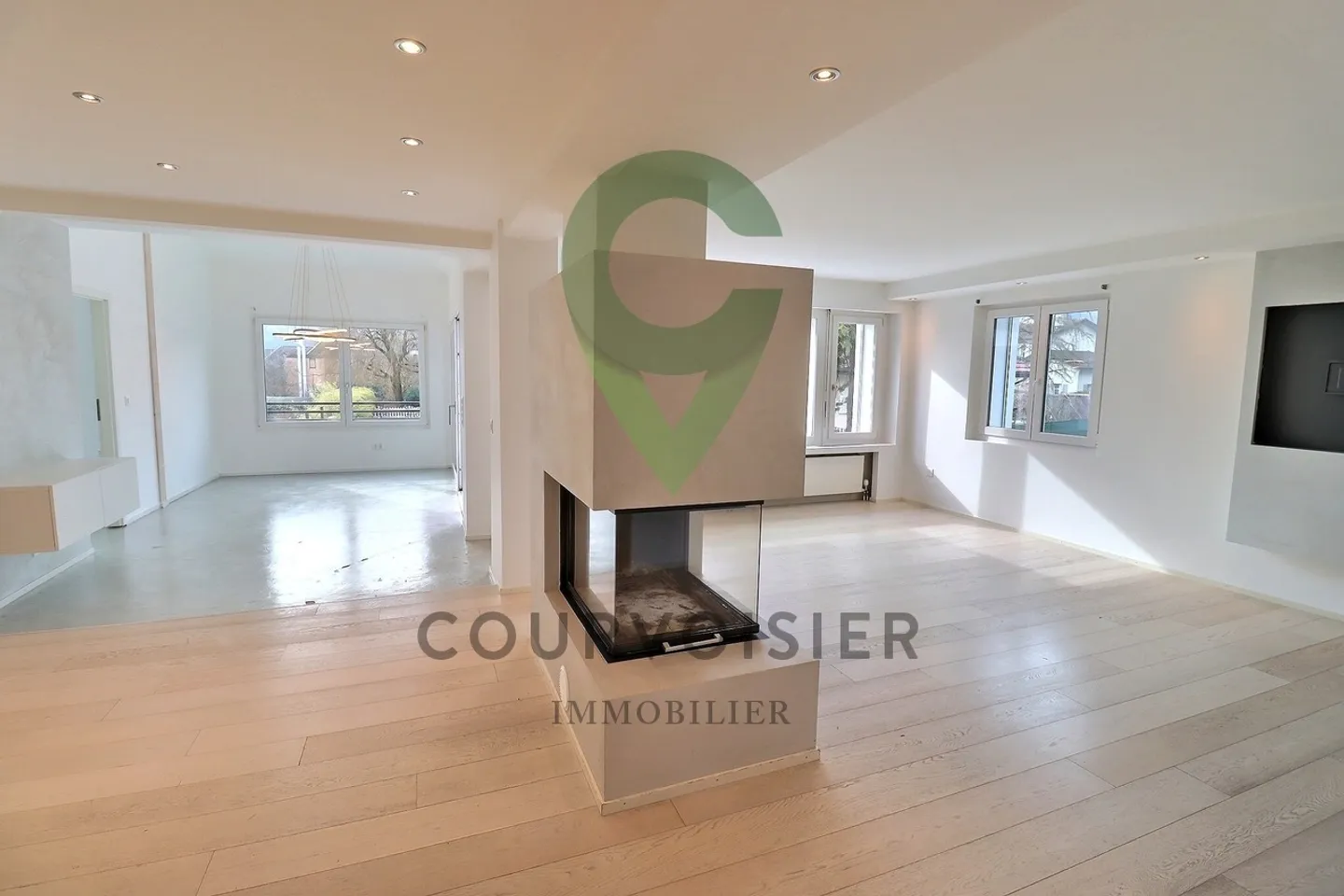 Renovierte Einfamilienvilla mit Pool im Herzen von Penthalaz - Foto 2 von 15