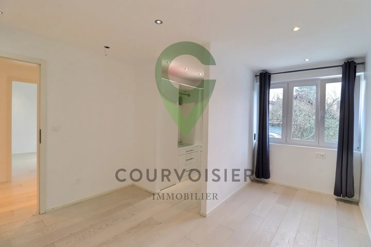 Renovierte Einfamilienvilla mit Pool im Herzen von Penthalaz - Foto 6 von 15