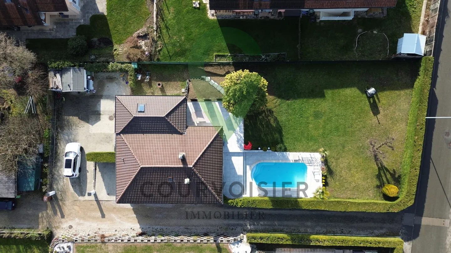 Renovierte Einfamilienvilla mit Pool im Herzen von Penthalaz - Foto 14 von 15