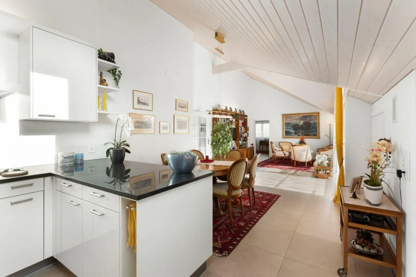 Sun, Privacy, Generosity - a unique multi-generational house - Photo 11 of 11