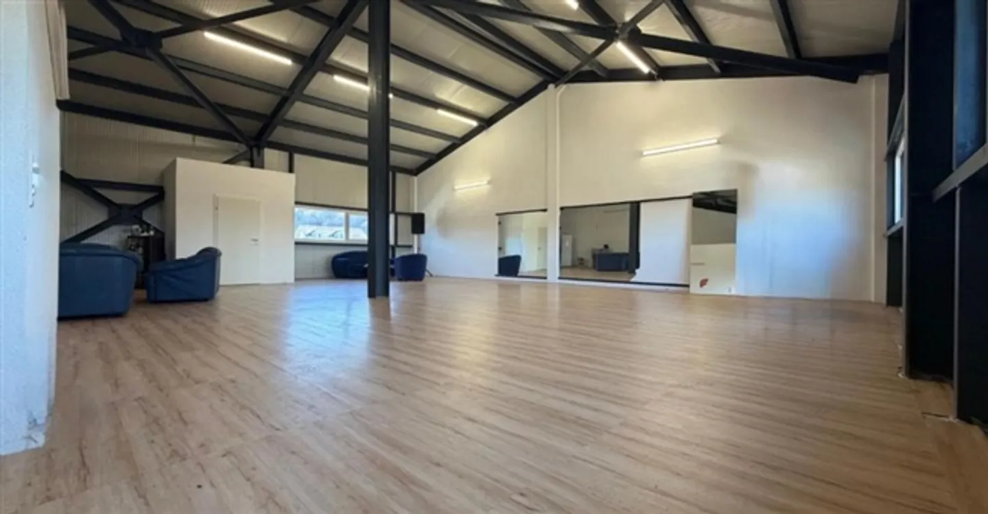 Office 1 room - Photo 4 of 8