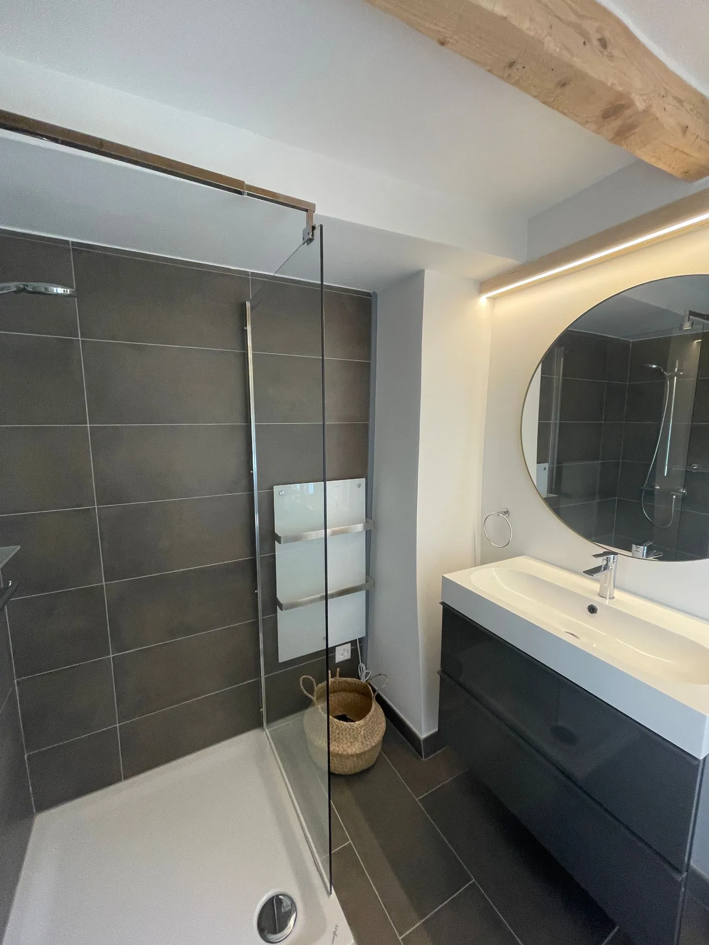 Charming Attic Apartment - Photo 4 of 6