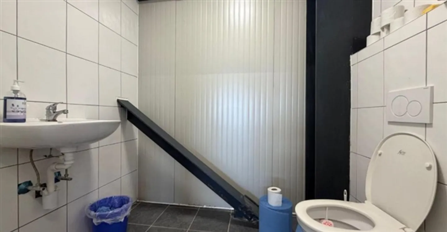 Office 1 room - Photo 7 of 8