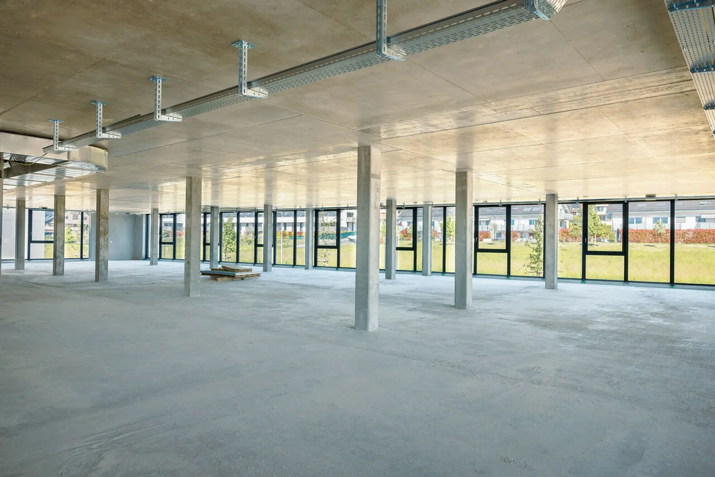 "IDEAL PARK" - Artisanal 1460 m2 - Photo 1 sur 5