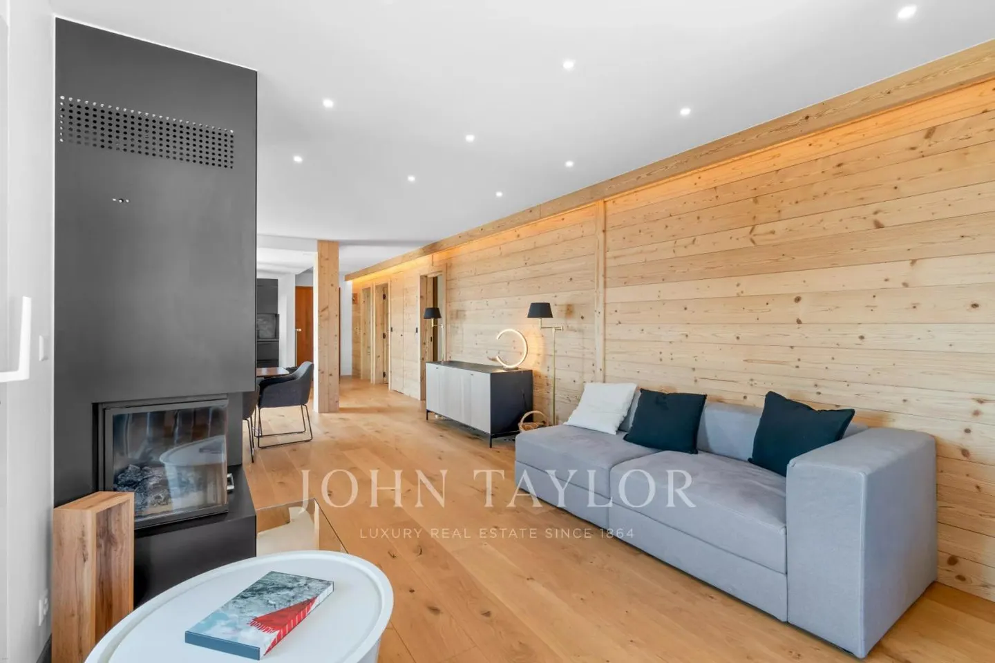 Bright penthouse apartment with 93 m² panoramic terrace, private studio and breathtaking views - Photo 3 of 13