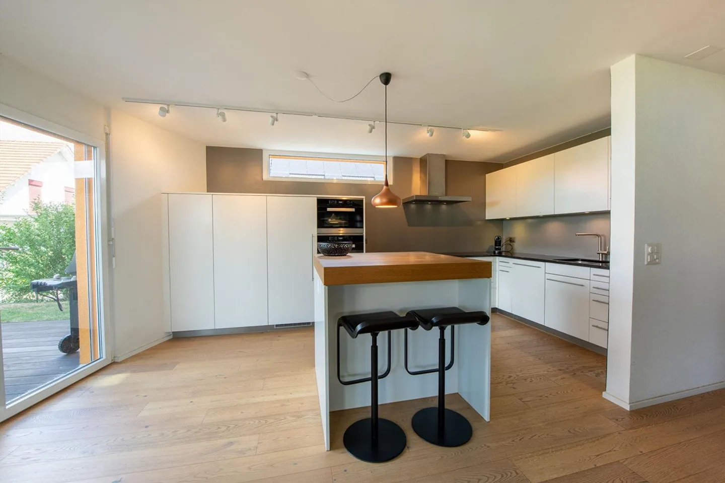 Move in and enjoy - Well-maintained single-family home with versatile... - Photo 2 of 13