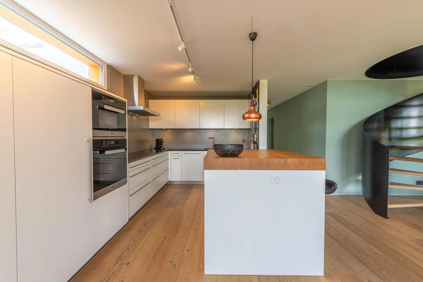 Move in and enjoy - Well-maintained single-family home with versatile... - Photo 3 of 13