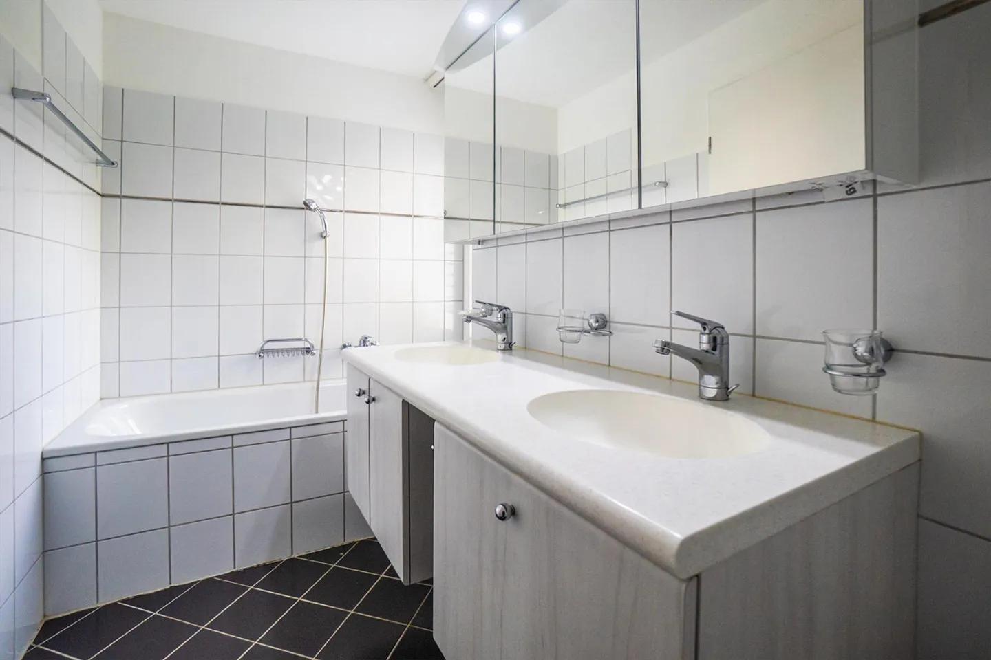 Felicità abitativa per famiglie con giardino su entrambi i lati - Foto 5 di 10