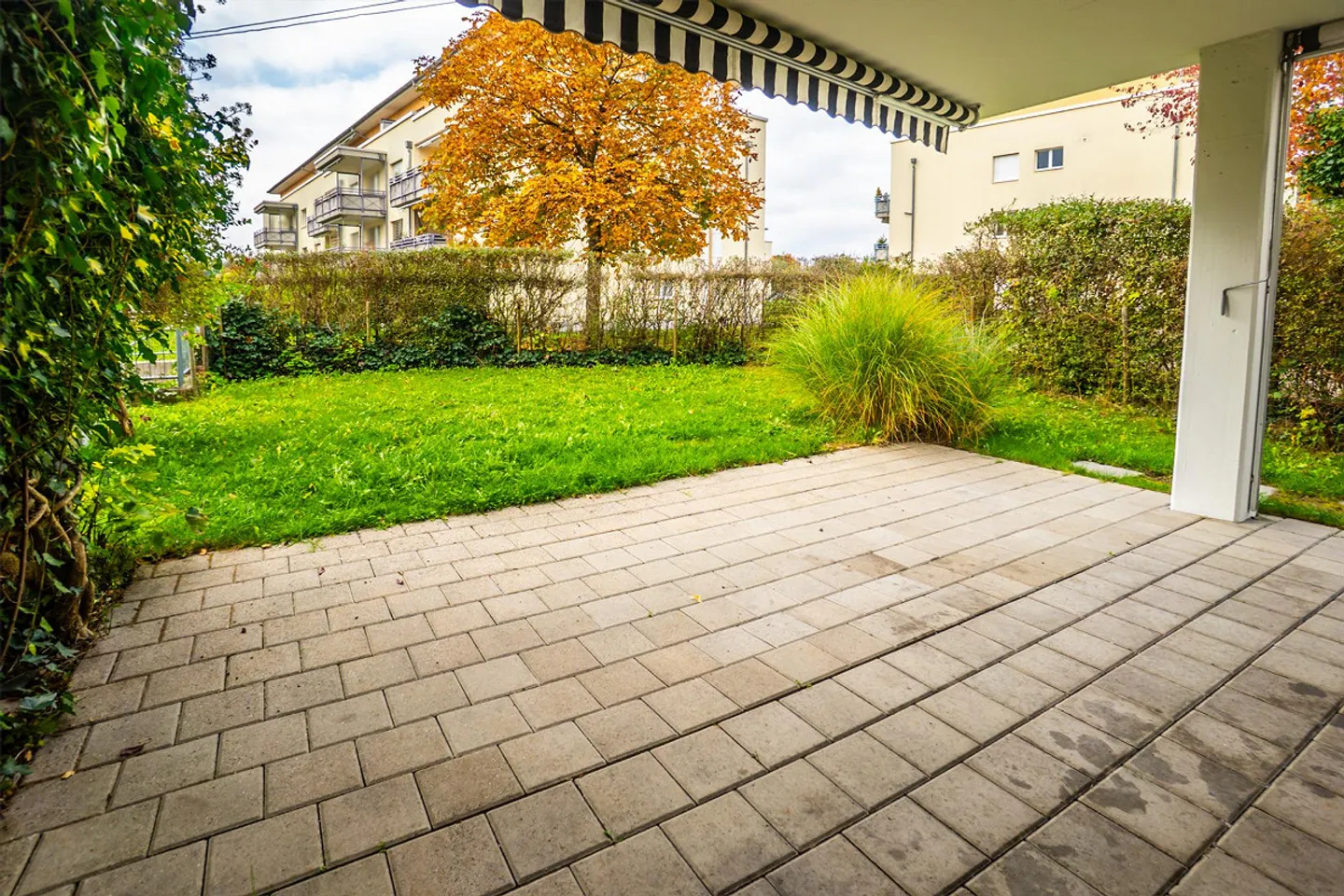 Felicità abitativa per famiglie con giardino su entrambi i lati - Foto 7 di 10