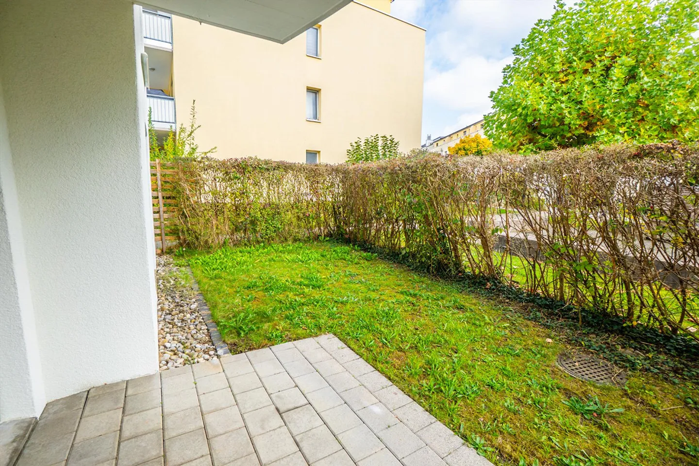 Felicità abitativa per famiglie con giardino su entrambi i lati - Foto 8 di 10