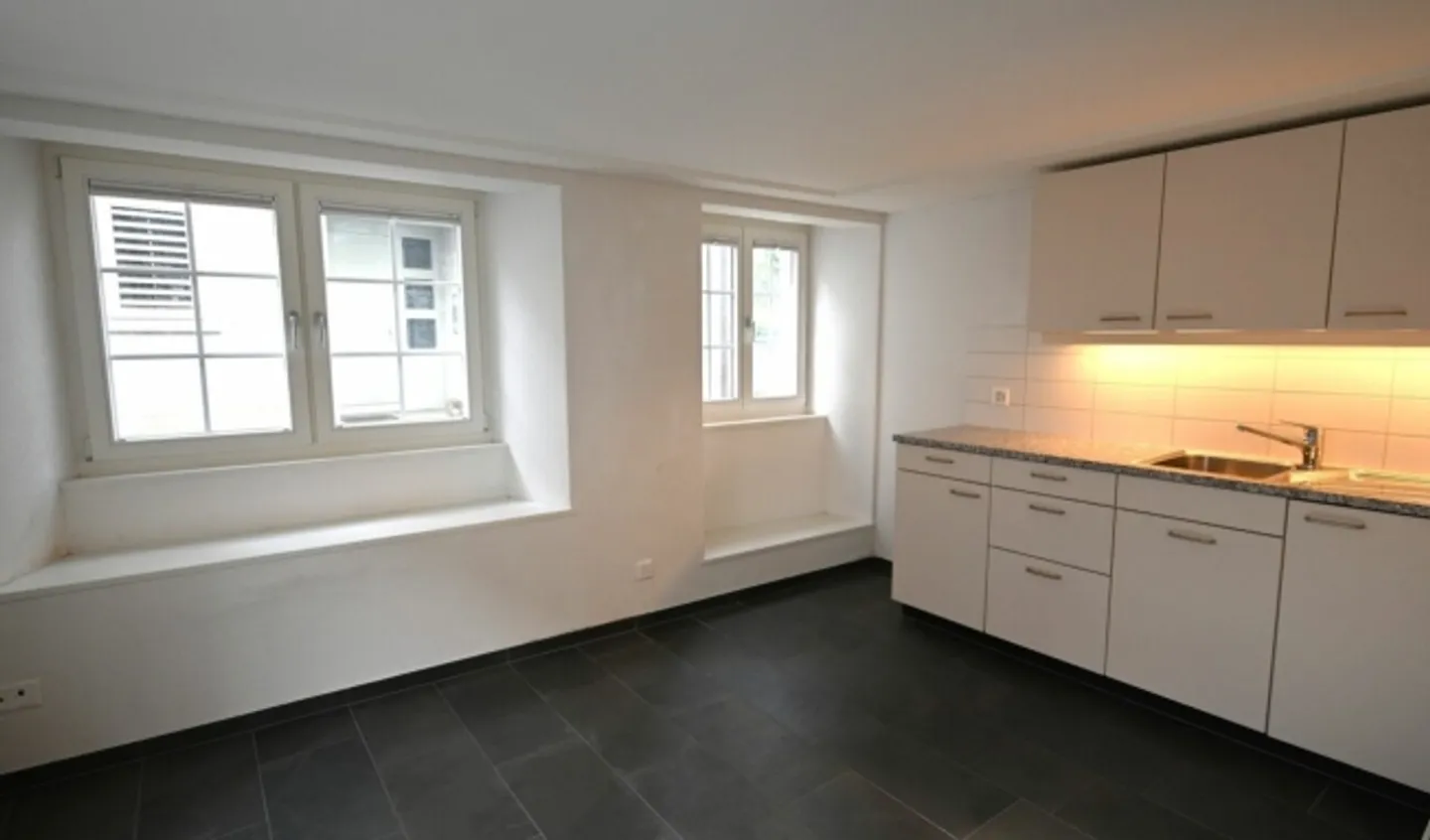 Casa residenziale ristrutturata con cura e stile con due appartamenti duplex e piano ufficio - Foto 2 di 20