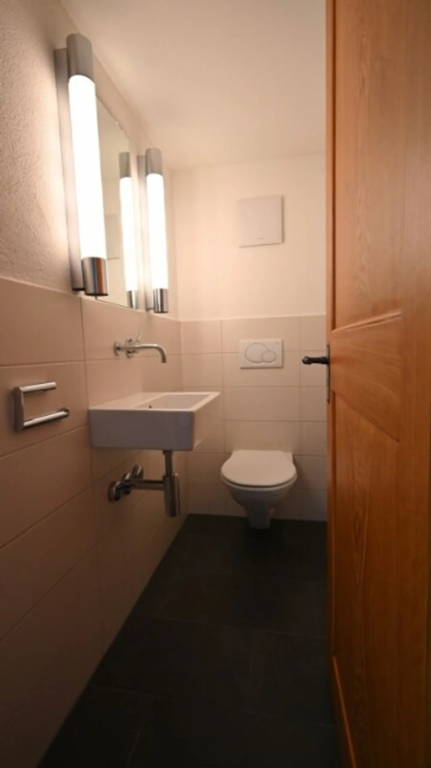 Casa residenziale ristrutturata con cura e stile con due appartamenti duplex e piano ufficio - Foto 3 di 20