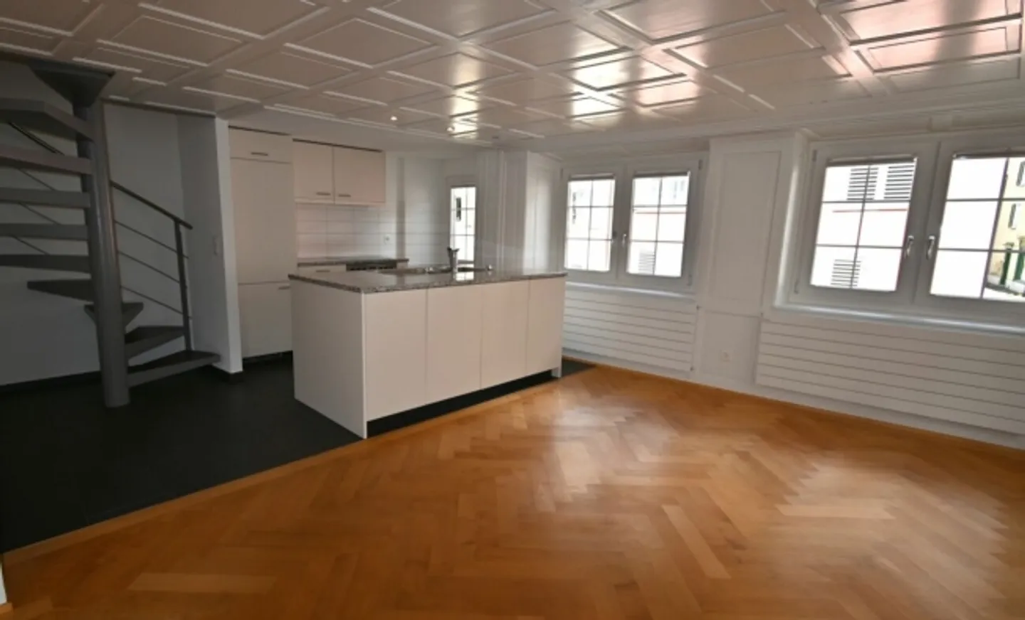 Casa residenziale ristrutturata con cura e stile con due appartamenti duplex e piano ufficio - Foto 6 di 20