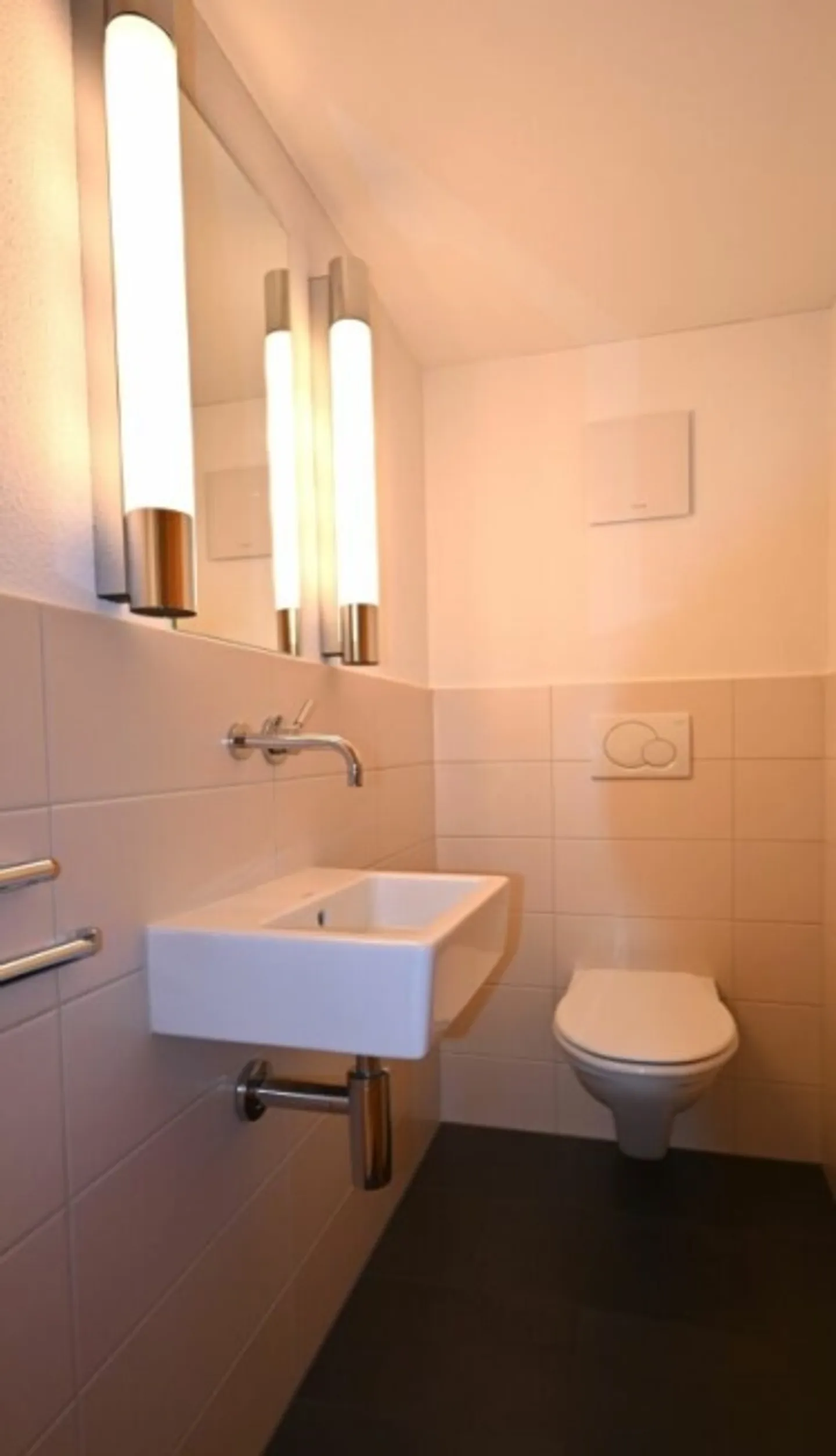 Casa residenziale ristrutturata con cura e stile con due appartamenti duplex e piano ufficio - Foto 8 di 20