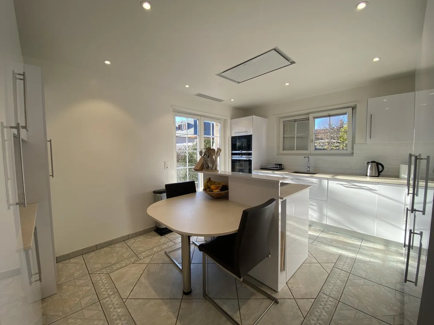 EXKLUSIVITÄT - 6-Zimmer Einfamilienhaus mit Pool und Garten - Foto 9 von 13