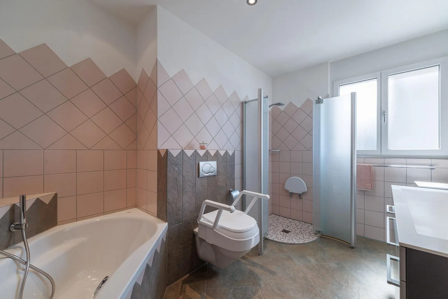 Above the rooftops of Zuzwil - Photo 12 of 18