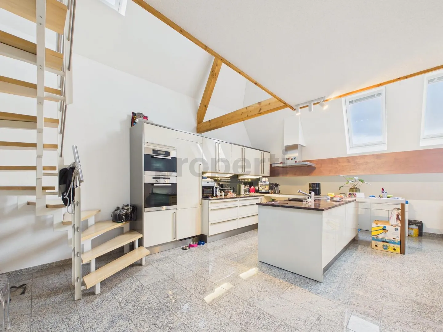 Renovated 4.5-room maisonette in historic farmhouse with balcony, Rothrist AG - Photo 2 of 13