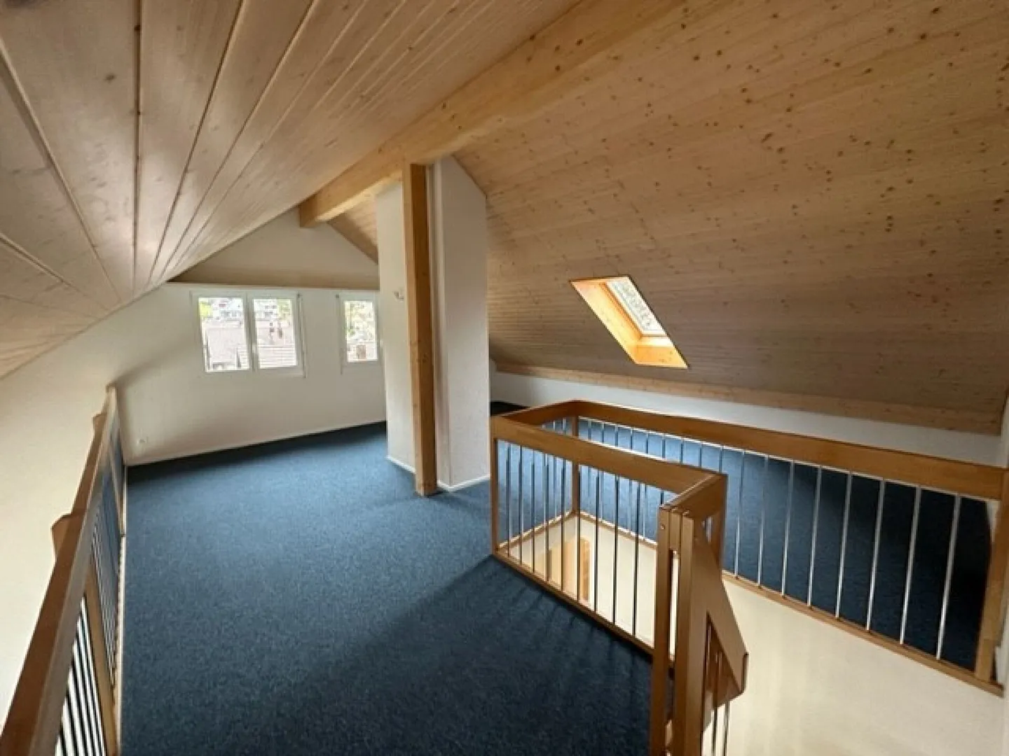 Geräumige Dachwohnung mit Galerie - Foto 5 von 10