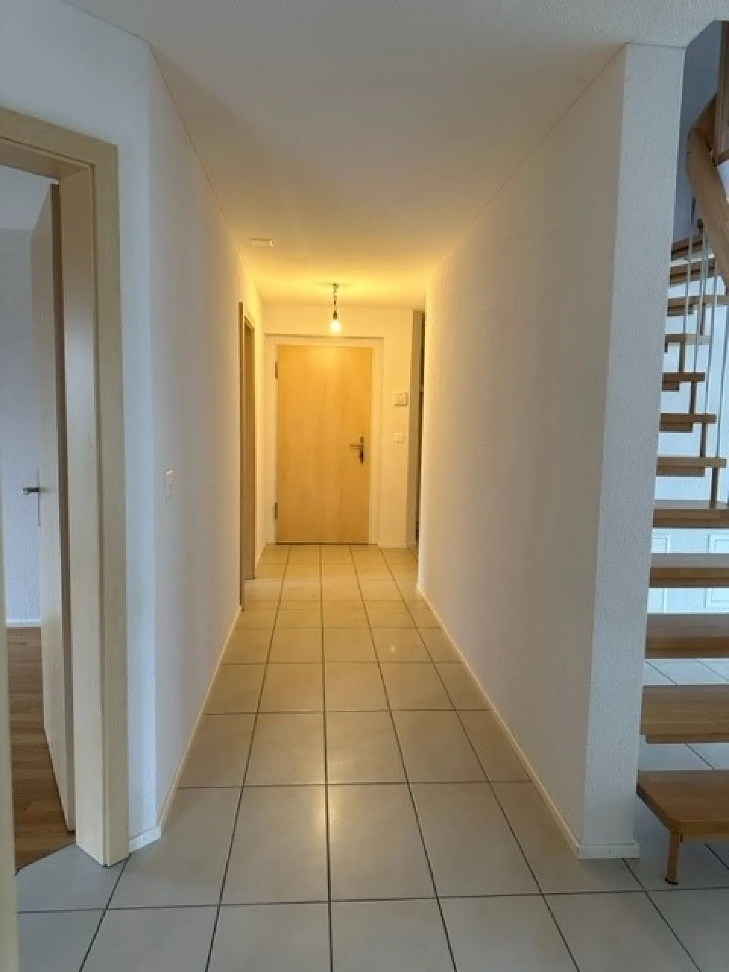 Geräumige Dachwohnung mit Galerie - Foto 2 von 10