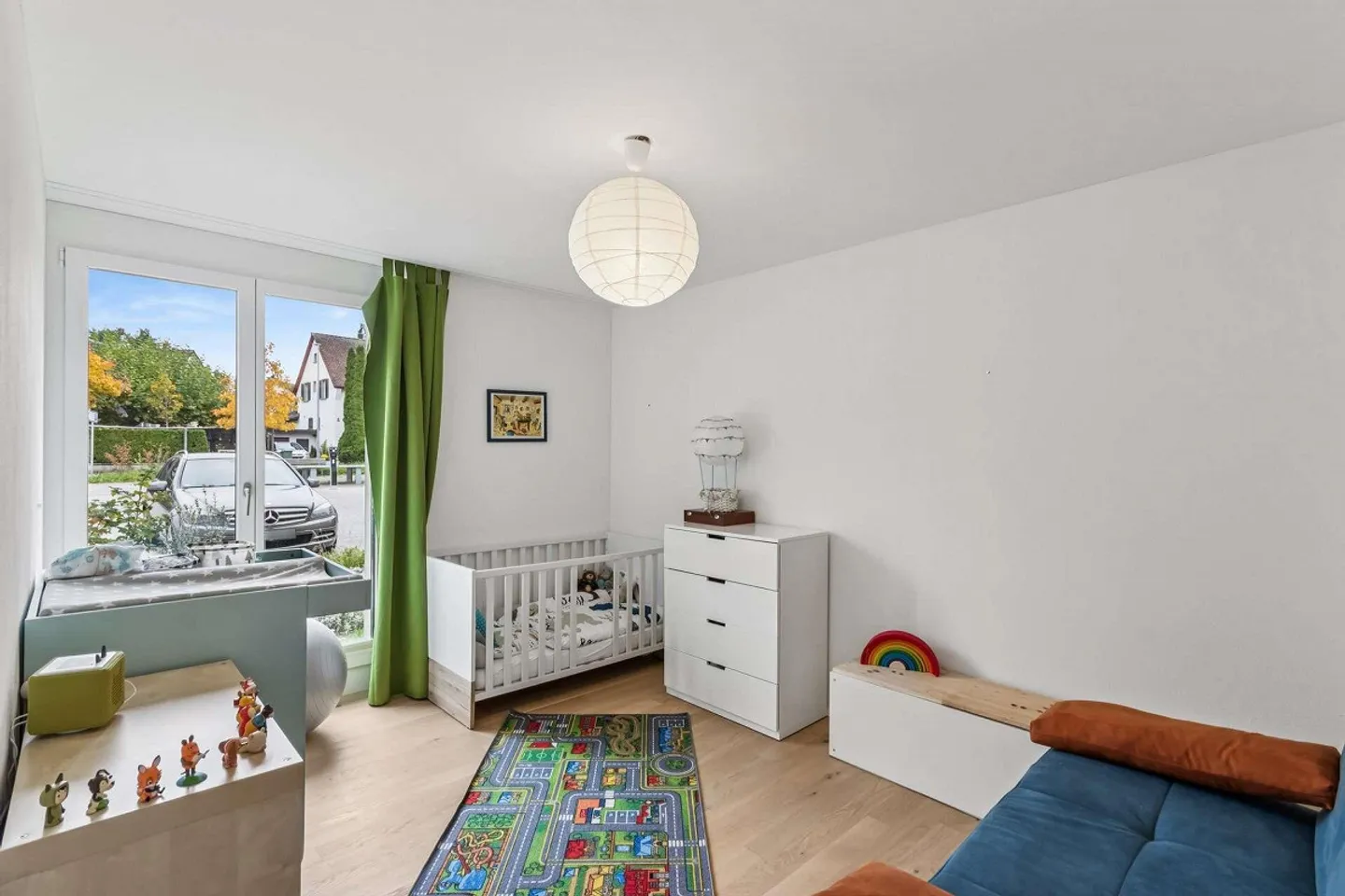 Moderne und lichtdurchflutete 4.5-Zimmer-Wohnung mit Gartenfläche - Foto 3 von 9