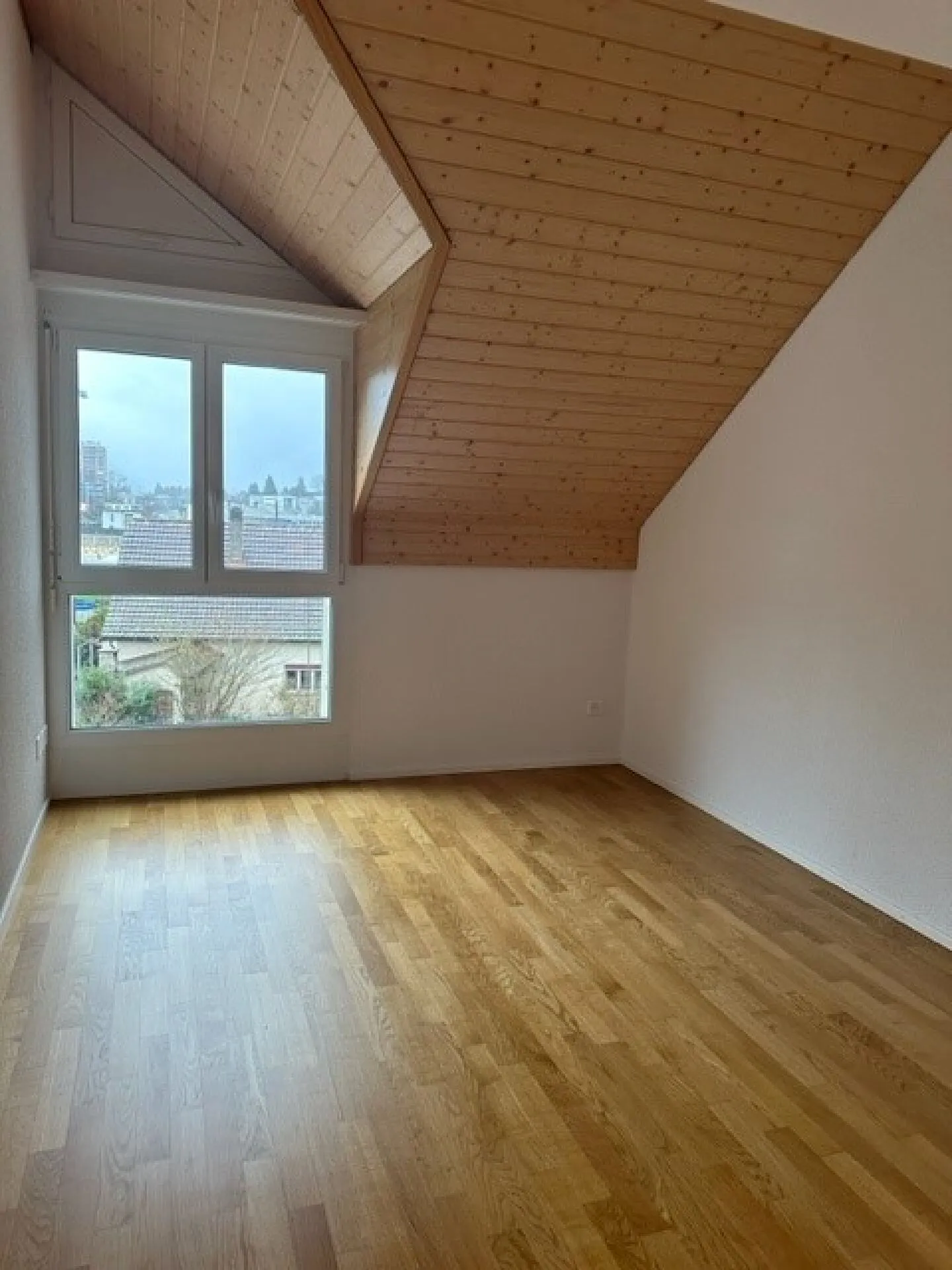 Geräumige Dachwohnung mit Galerie - Foto 6 von 10