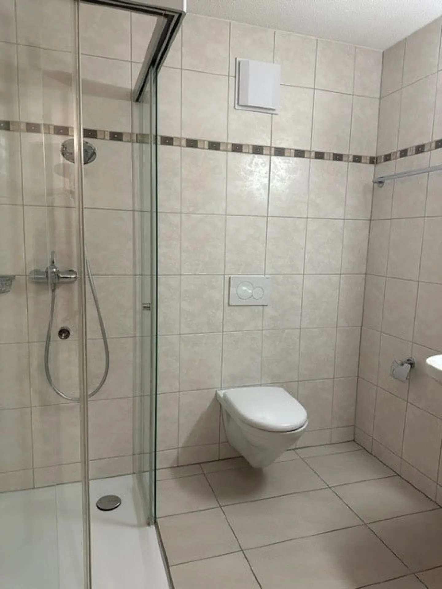 Geräumige Dachwohnung mit Galerie - Foto 8 von 10