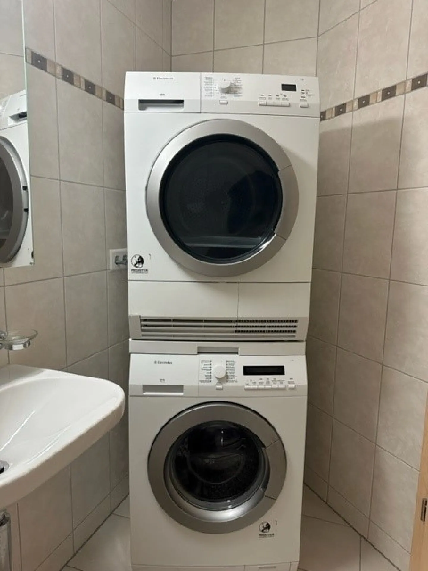 Geräumige Dachwohnung mit Galerie - Foto 9 von 10